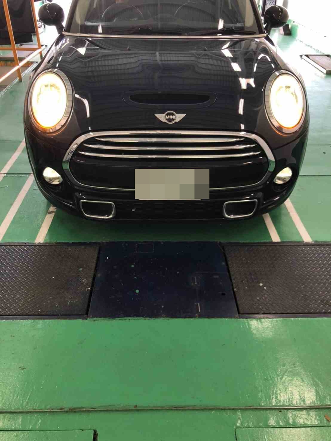 H28　BMW　MINI　車検（エンジンオイル交換、オイルエレメント交換）