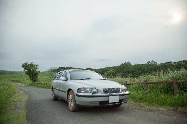 ボルボは、高級感があり日本国内でも大変人気のある輸入車です。魅力あるボルボに憧れを持ったとき、維...