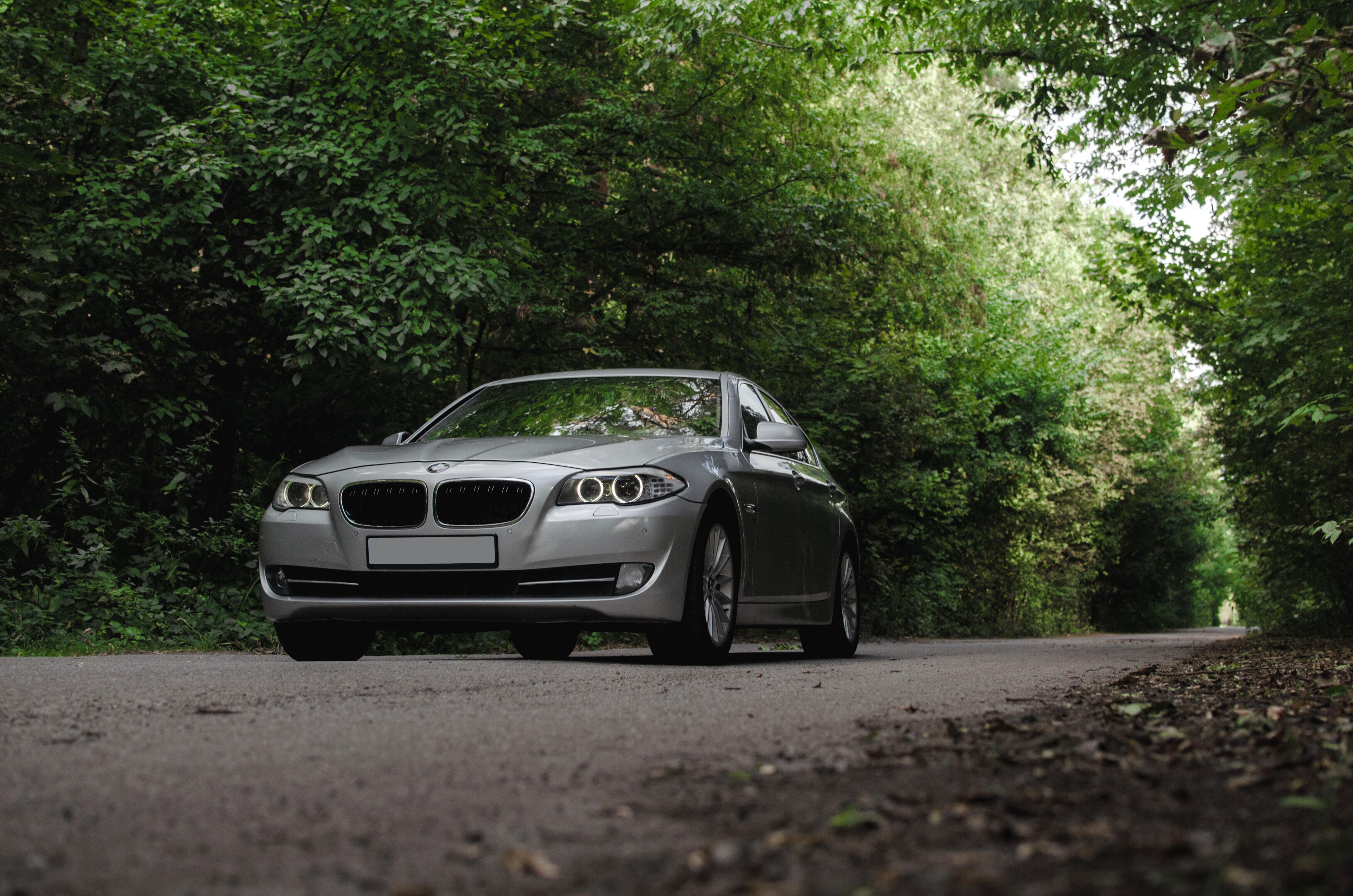 BMW 5シリーズの6代目にあたるF10。新しいデザインを取り入れつつも、BMWのDNAをしっかりと受け継いでい...